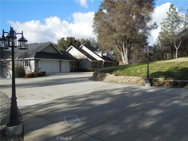 49905 Meadowview Drive, Oakhurst, California 93644