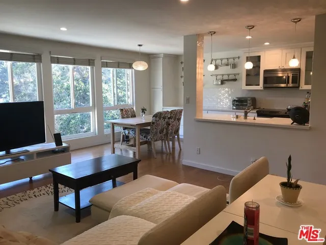 4407 Francis Avenue 302, Los Angeles, California 90005