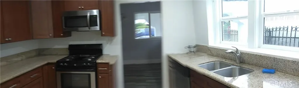 1142 West 104, Los Angeles, California 90044