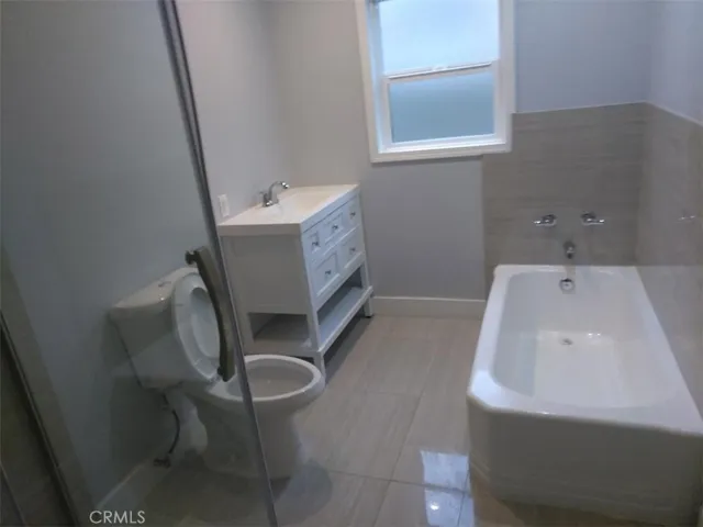 1142 West 104, Los Angeles, California 90044