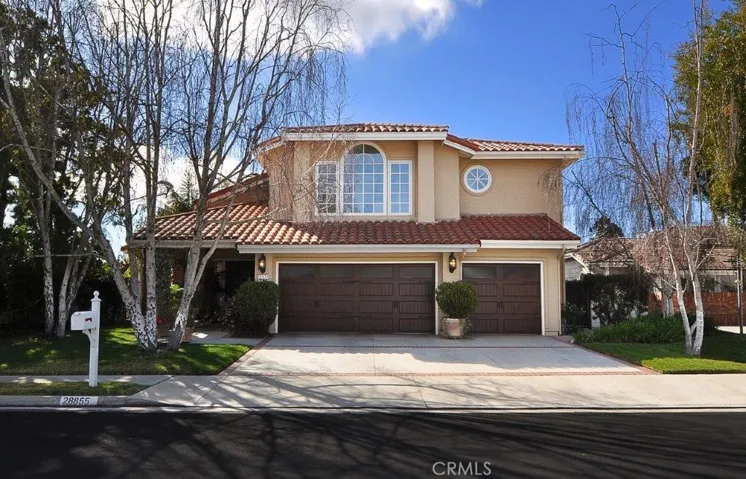 This beautiful Home is located in a quiet cul-de-sac
