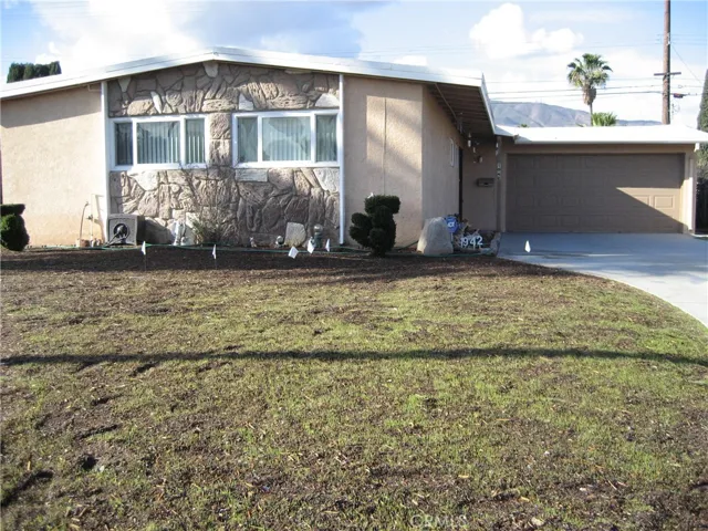 1942 Via Del Rio, Corona, California 92882