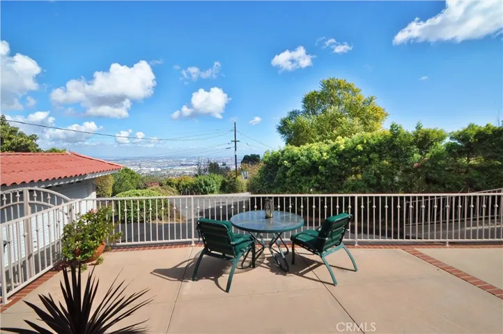 11 Toprail Lane, Rancho Palos Verdes, California 90275