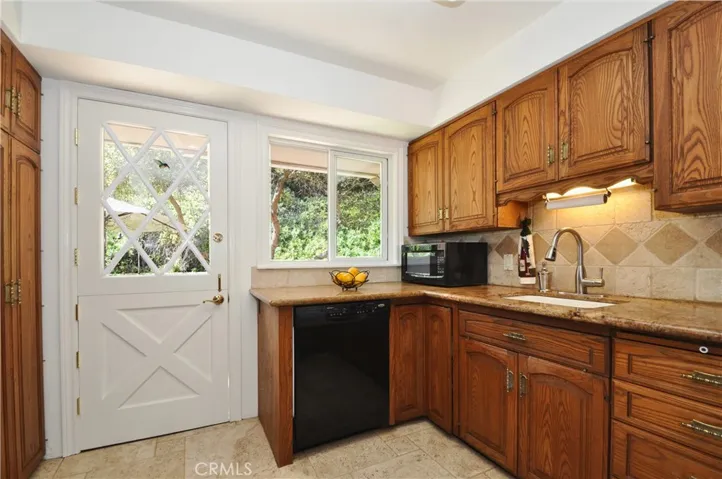 11 Toprail Lane, Rancho Palos Verdes, California 90275