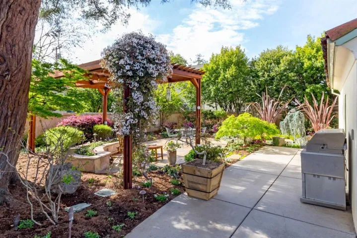 957 University Drive, Menlo Park, California 94025