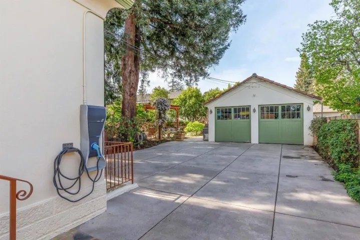 957 University Drive, Menlo Park, California 94025
