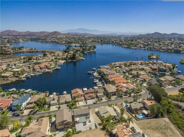15 Volta Del Tintori Street, Lake Elsinore, California 92532