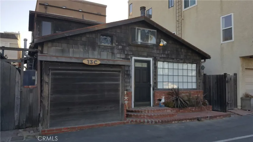 13 C Pacific, Surfside, California 90740