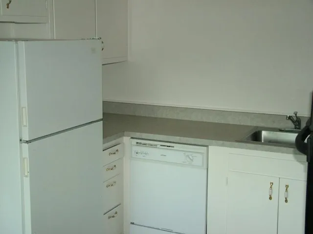 2172 Carlmont Drive 3, Belmont, California 94002