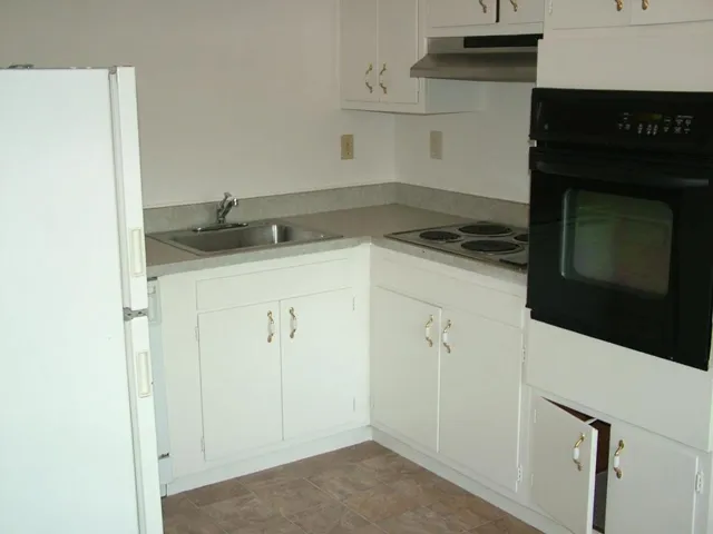 2172 Carlmont Drive 3, Belmont, California 94002