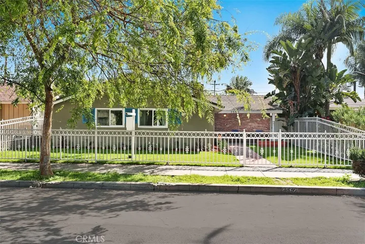 2552 Pine Avenue, Long Beach, California 90806