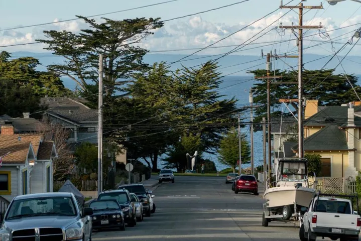 160 Monterey Avenue, Pacific Grove, California 93950