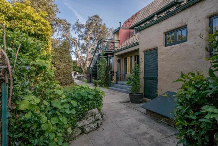 160 Monterey Avenue, Pacific Grove, California 93950