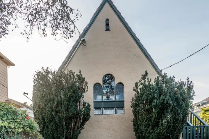 160 Monterey Avenue, Pacific Grove, California 93950