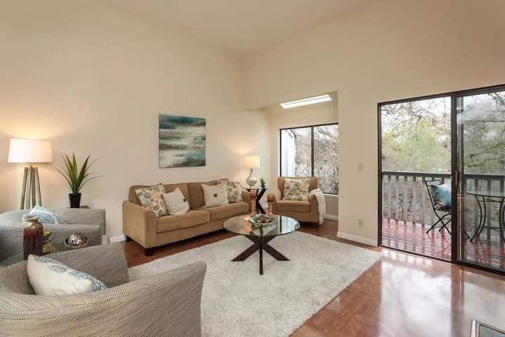 2062 Wharf Road, Capitola, California 95010