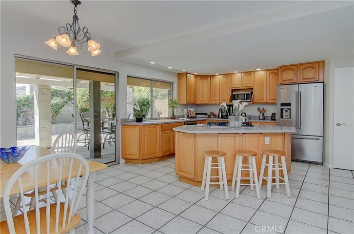 Step up to the counter or sit in the dining area...with a kitchen this size, you have options!