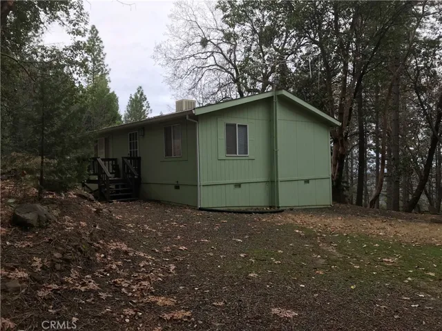 Easy access from road with a private setting