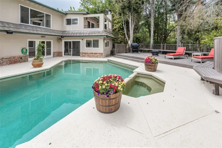 Large pool with new heater and pump. Wooded landscape.