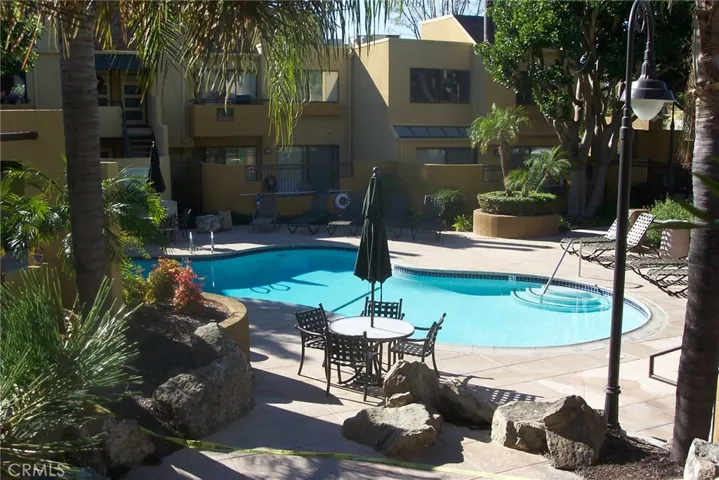 Great poolside location!