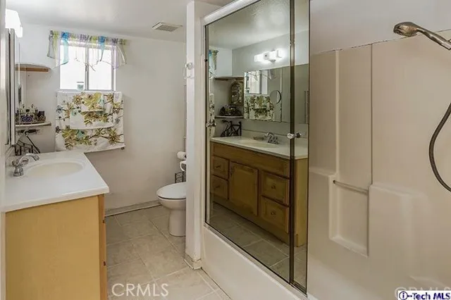 6442 Troost Avenue, North Hollywood, California 91606