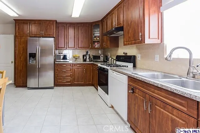 6442 Troost Avenue, North Hollywood, California 91606