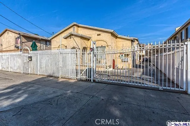 6442 Troost Avenue, North Hollywood, California 91606