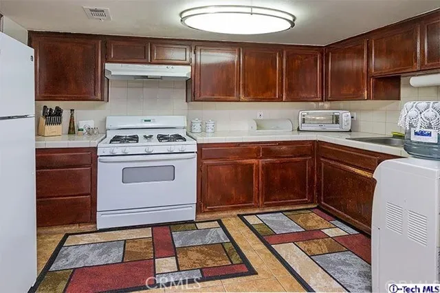 6442 Troost Avenue, North Hollywood, California 91606