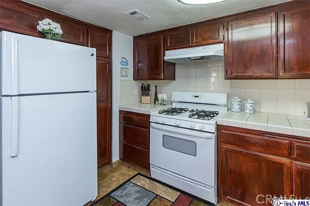 6442 Troost Avenue, North Hollywood, California 91606