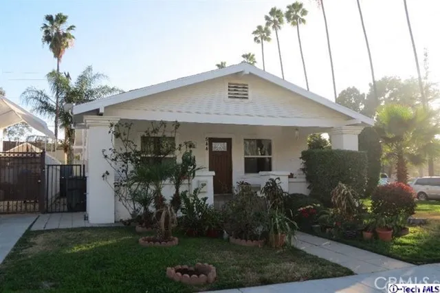 544 Burchett Street, Glendale, California 91203
