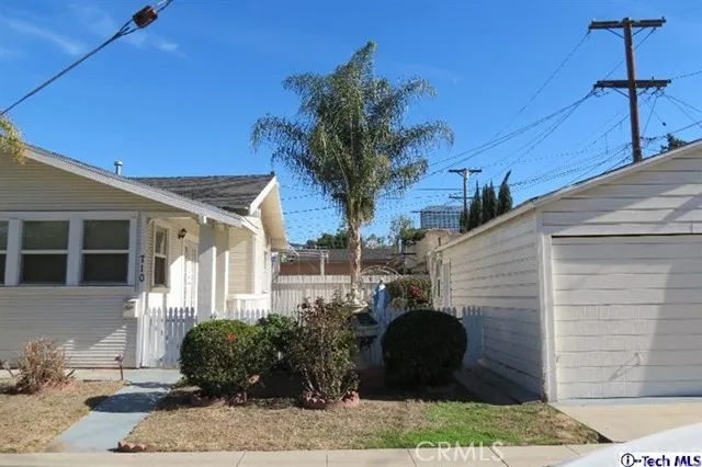 544 Burchett Street, Glendale, California 91203