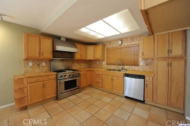 12224 Cohasset Street, North Hollywood, California 91605