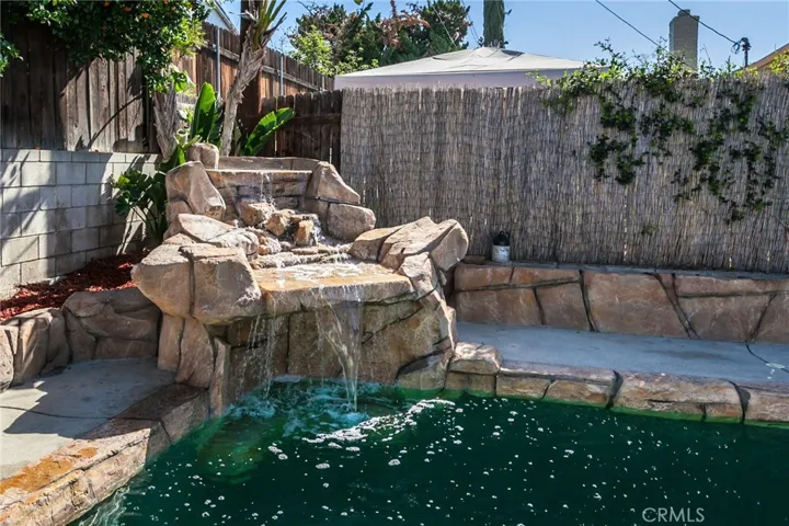 27102 Stratford Street, Highland, California 92346