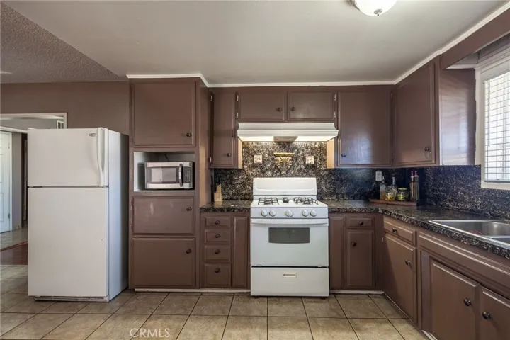 27102 Stratford Street, Highland, California 92346