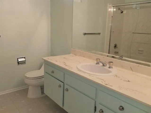 Upstairs Hall Bath