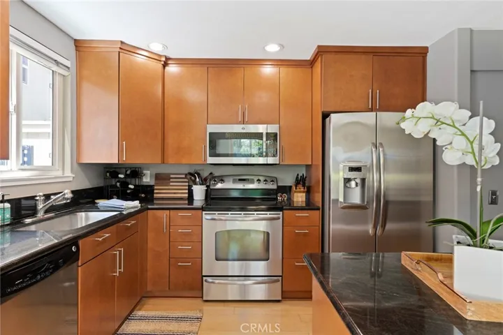 1073 Dover Drive, Newport Beach, California 92660
