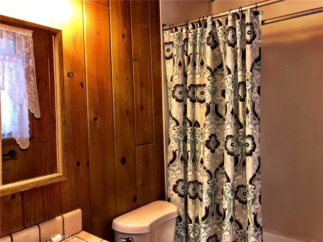 MAIN LEVEL-BATH 1-FULL BATH