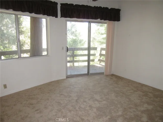 MASTER BEDROOM-ENTRY LEVEL