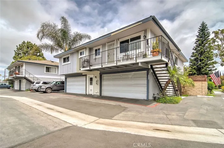 Charming upstairs end unit close to the sparkling pool!