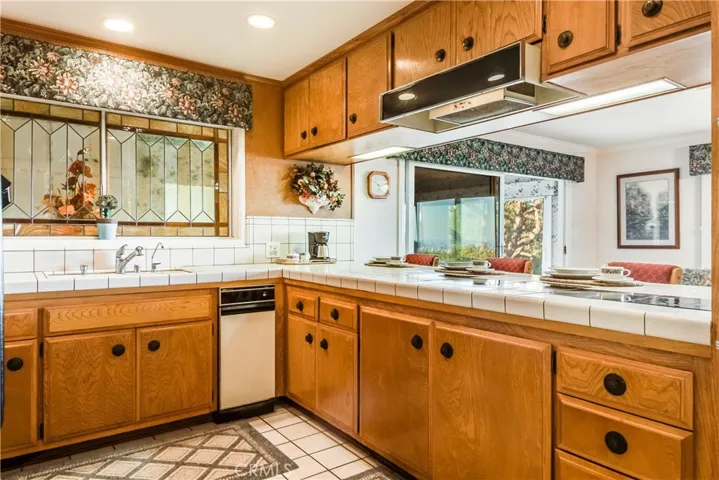 70 Rockinghorse Road, Rancho Palos Verdes, California 90275