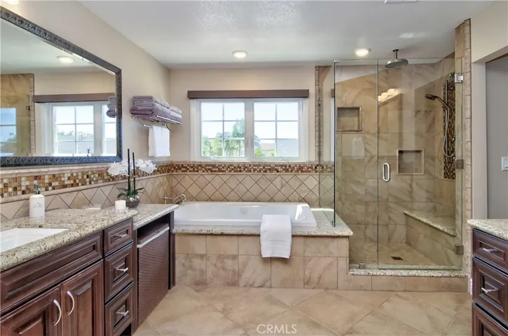 Yes...this is the bath of your dreams!