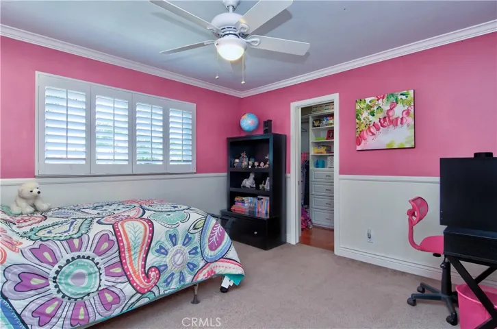 Another spacious bedroom...and more nice details.  Plus another organized walk-in closet.