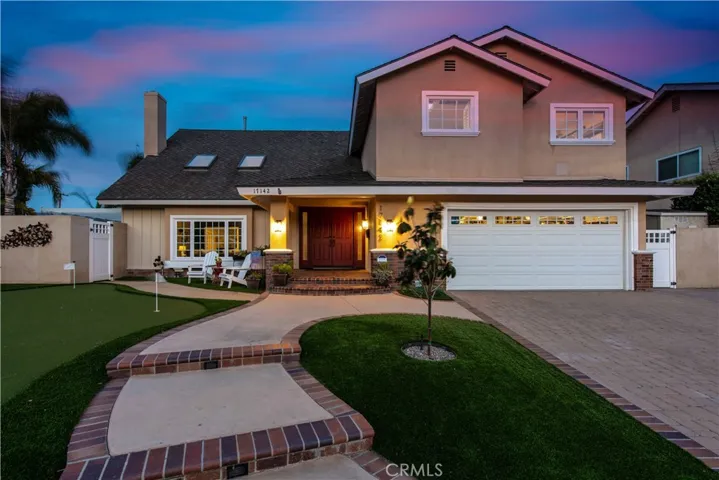 Welcome: Get a Quick Overview of This "Chic Meets The Beach" Home........