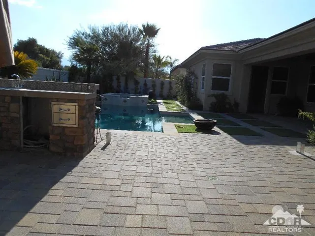 111 Azzuro Drive, Palm Desert, California 92211