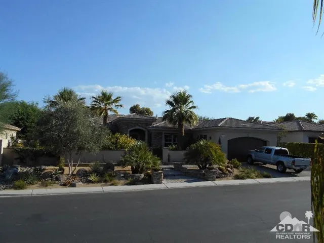 111 Azzuro Drive, Palm Desert, California 92211