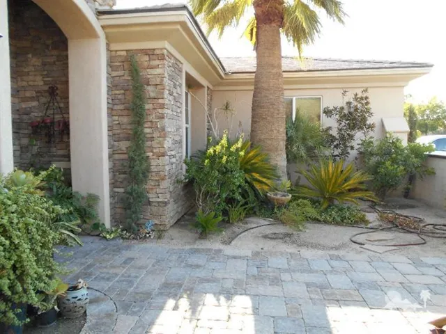 111 Azzuro Drive, Palm Desert, California 92211