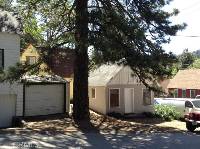 513-517 Springy Pathway, Crestline, California 92325
