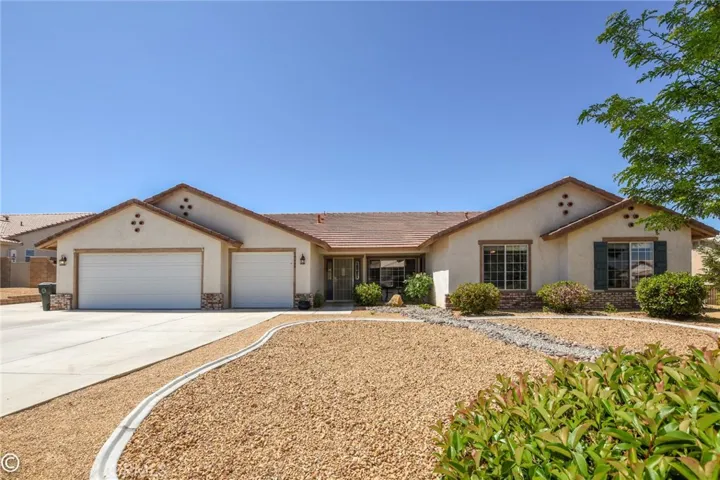 19649 Powhatan Road, Apple Valley, California 92308