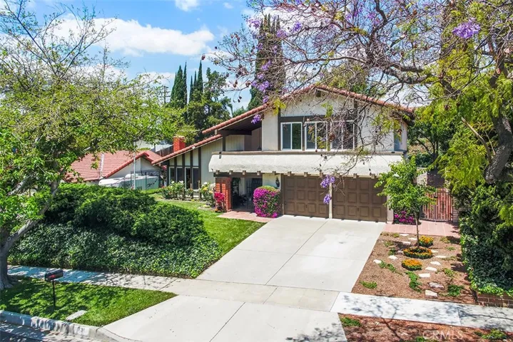 Fantastic Family Home  Beechwood Rolling HIlls Schools!