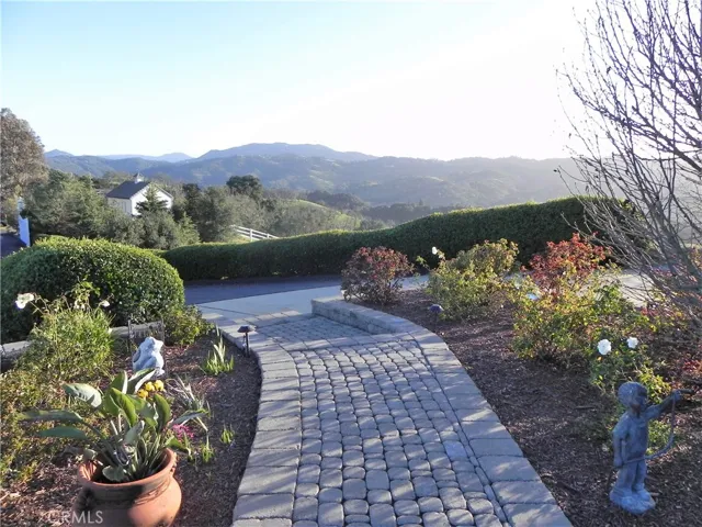 11505 Santa Ana Road, Atascadero, California 93422