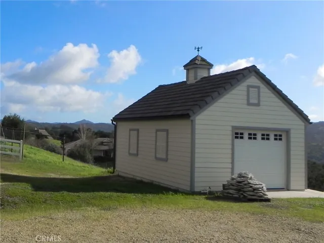 11505 Santa Ana Road, Atascadero, California 93422